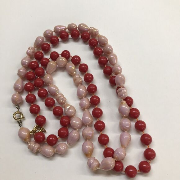 Vintage Set of 2 19" Strand String Necklace Pink Shell Look and Red - Picture 7 of 8